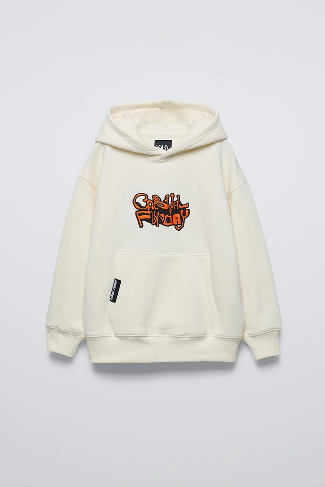 EMBROIDERED HOODED SWEATSHIRT