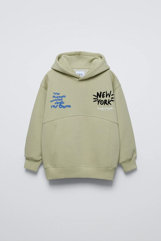 TEXT PRINT HOODED SWEATSHIRT