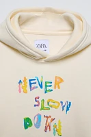 TEXT PRINT HOODED SWEATSHIRT