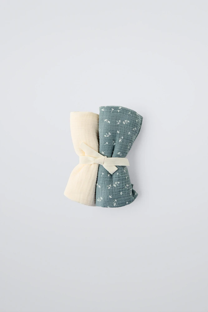 TWO-PACK OF LEAF PRINT MUSLIN SWADDLES