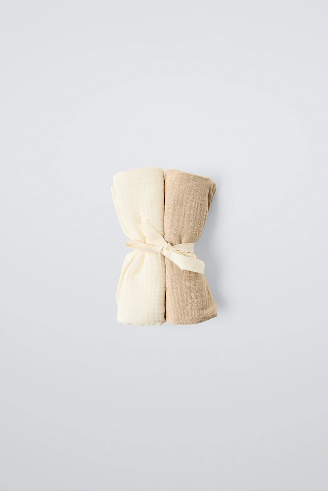 TWO-PACK OF BASIC MUSLIN SWADDLES