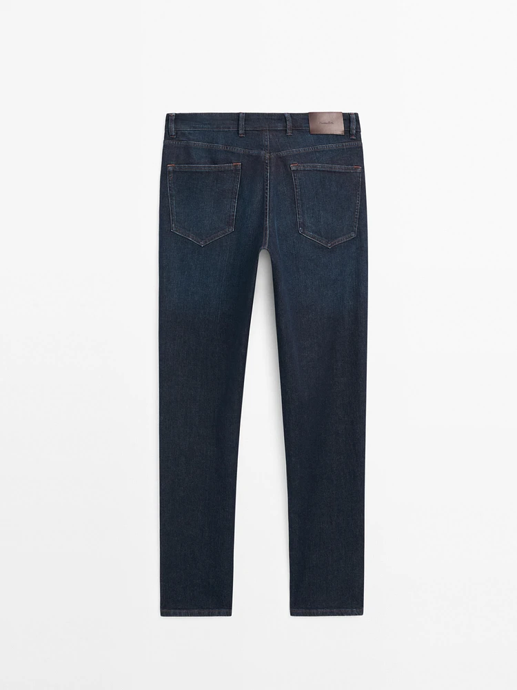 Tapered fit enzymatic jeans