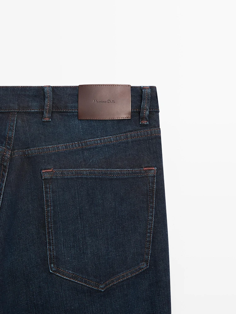 Tapered fit enzymatic jeans