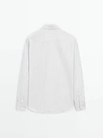 Regular fit shirt with striped detail