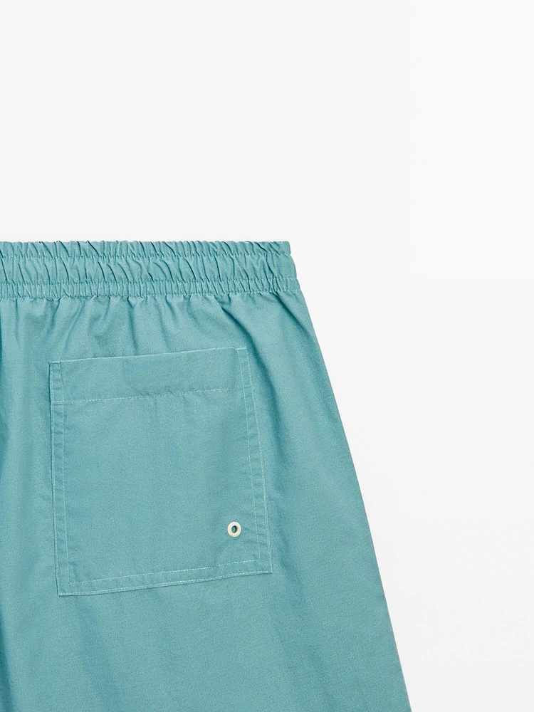 Plain pigment swimming trunks