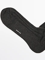 Ribbed socks with cylinder detail