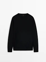 Knit 100% merino wool sweater with crew neck