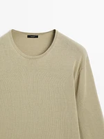 Crew neck knit sweater