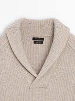 100% wool sweater with collar detail