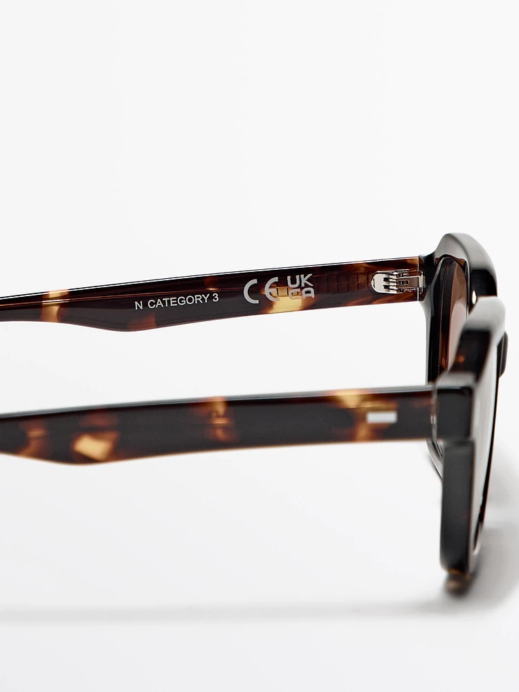 Rectangular tortoiseshell-effect sunglasses