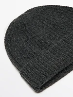 Ribbed 100% cashmere beanie