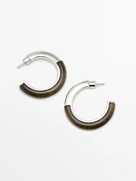 Hoop earrings with resin detail