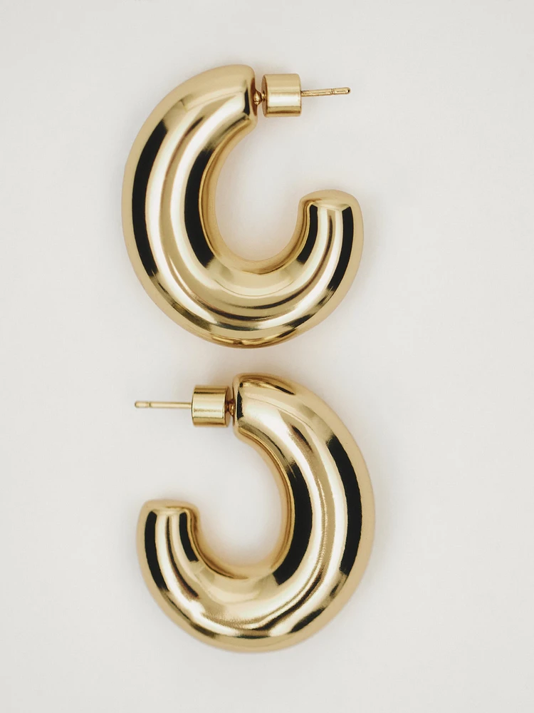 Curved hoop earrings