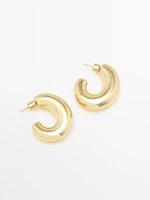 Curved hoop earrings