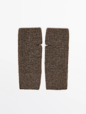 Knit mittens