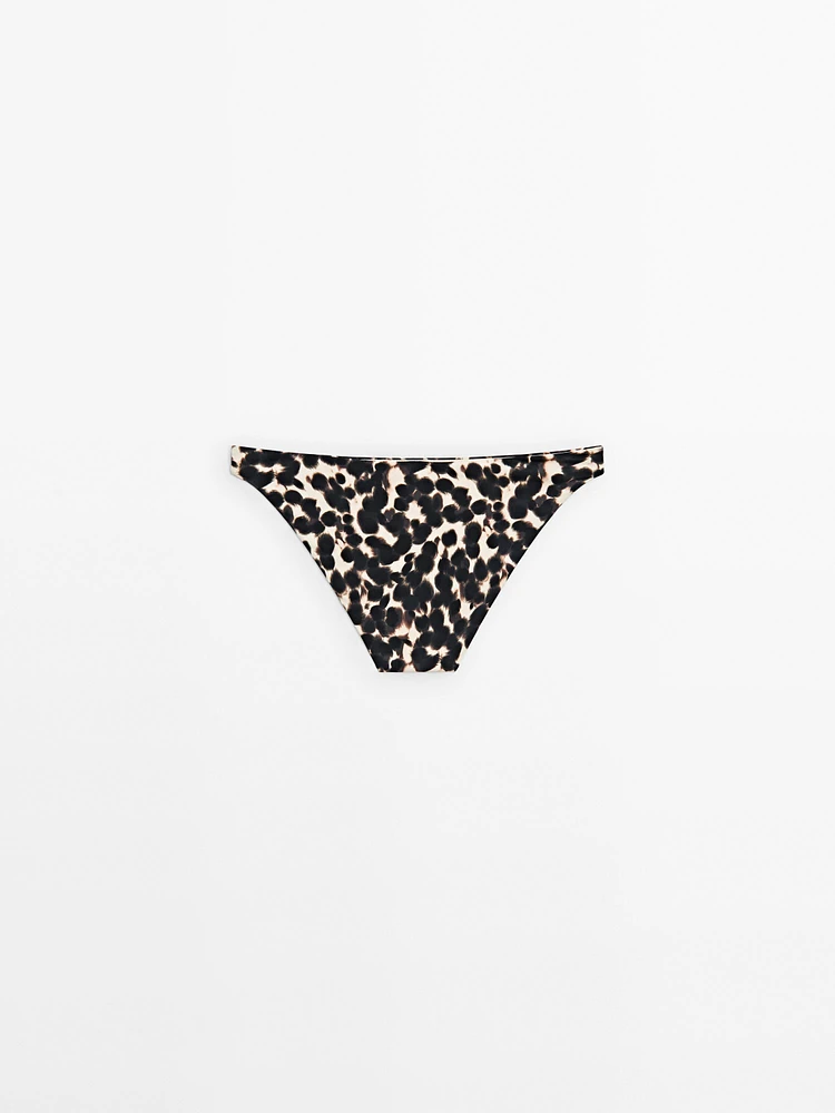 Low-rise bikini bottoms