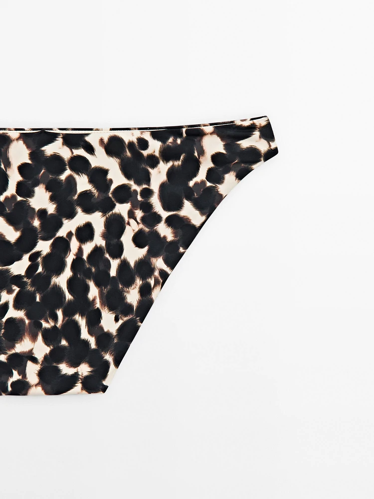 Low-rise bikini bottoms