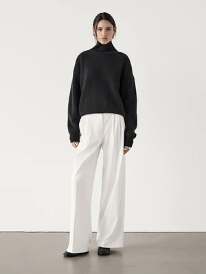 Wide-leg flowing trousers with darts