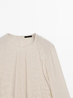 Flowing shirt with seam details