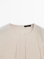 Flowing shirt with seam details