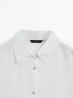 Cropped linen shirt with embroidered details