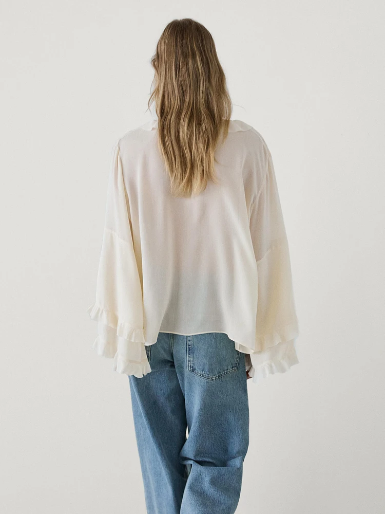 Shirt with ruffled sleeves