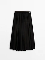 Pleated skirt with leather detail