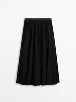 Pleated skirt with leather detail