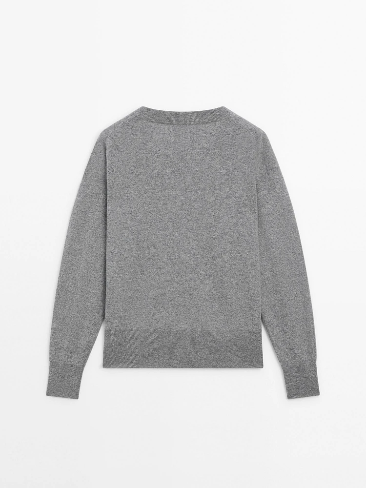 Knit 100% cashmere V-neck sweater