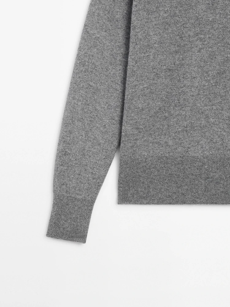 Knit 100% cashmere V-neck sweater