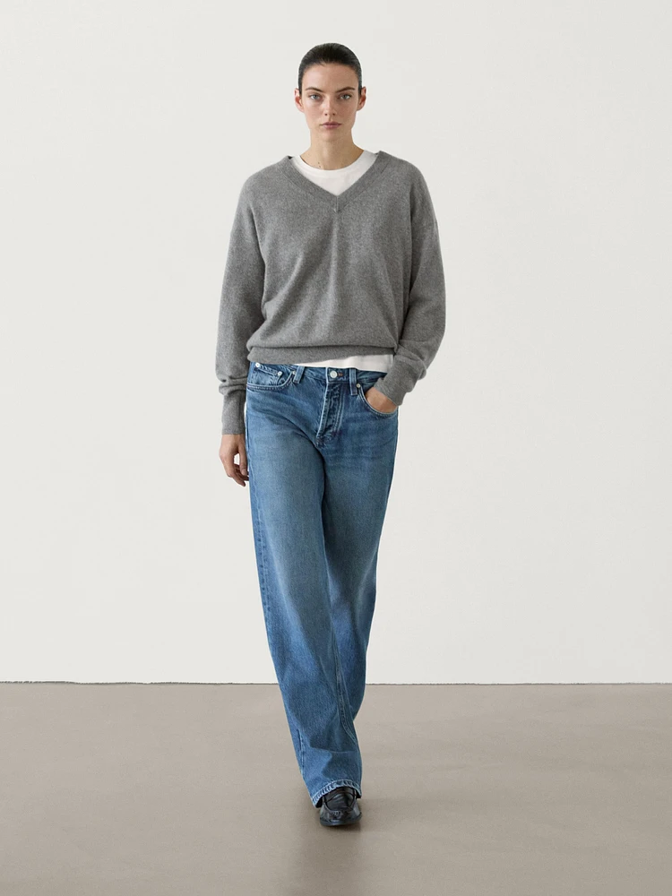 Knit 100% cashmere V-neck sweater