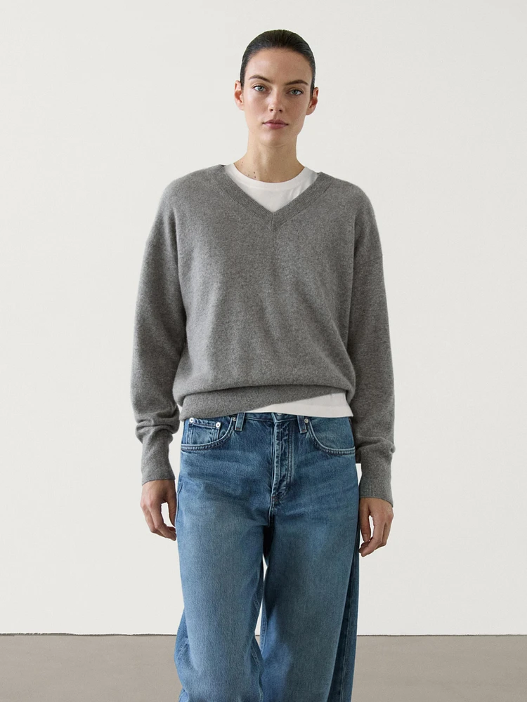 Knit 100% cashmere V-neck sweater