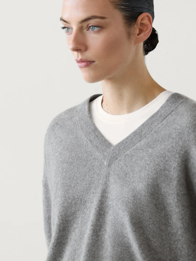 Knit 100% cashmere V-neck sweater