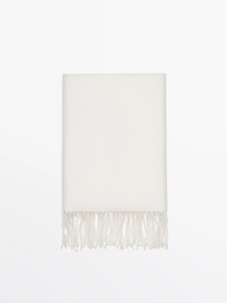 100% wool scarf with fringing