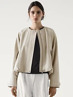 Bomber jacket with voluminous back