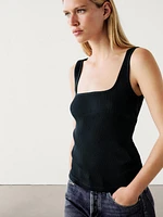 Ribbed top with straight neckline