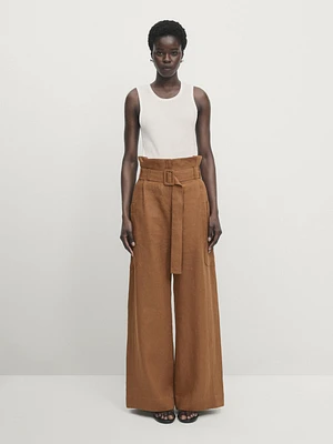 Linen trousers with darts at the waist