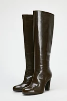 Knee high boots made of leather. Wide shaft. Rounded toe. Zip closure. <br/><br/>Heel height: 3.3 inches (8.5 cm)