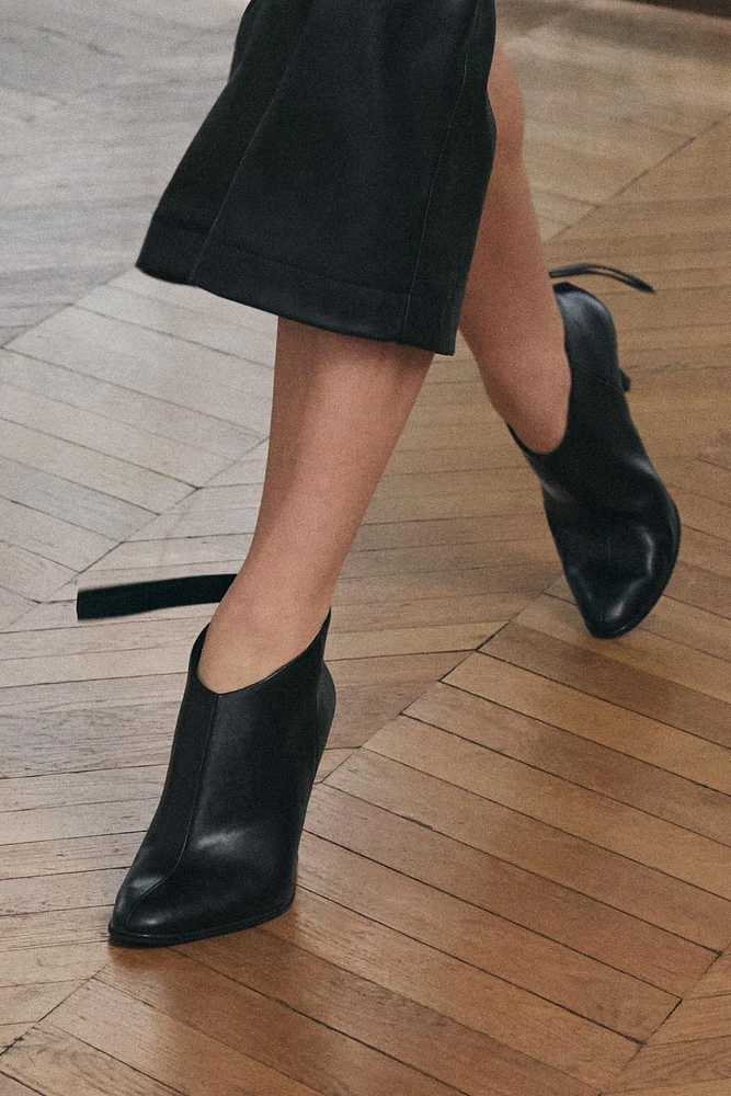 PULL TAB HIGH-HEEL ANKLE BOOTS