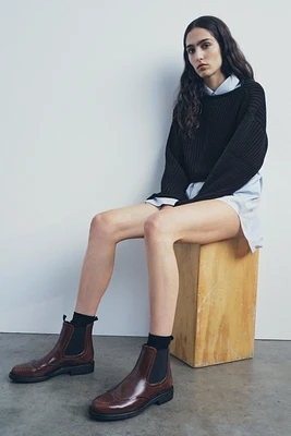 FLAT WINGTIP ANKLE BOOTS