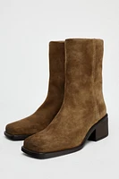 TOPSTITCH SUEDE ANKLE BOOTS