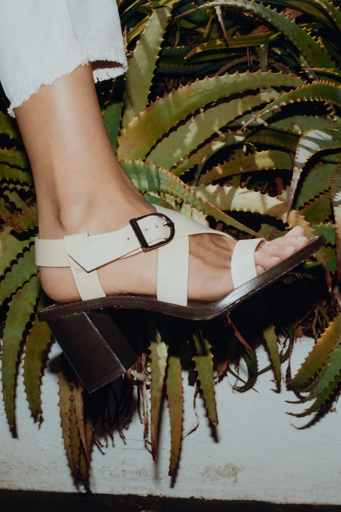 BLOCK HEEL LEATHER SANDALS