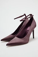 SATIN EFFECT PUMPS