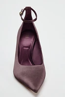 SATIN EFFECT PUMPS