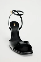 PATENT EFFECT HEELED SANDALS