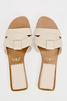 FLAT CROSSED-STRAP SANDALS