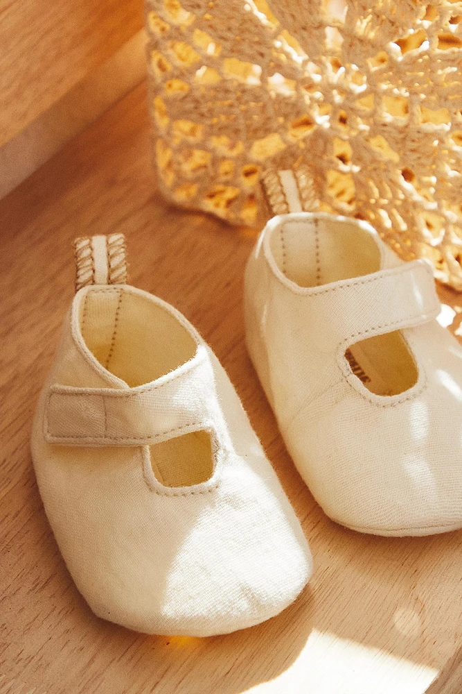 COTTON BOOTIES WITH HOOK-AND-LOOP STRAP