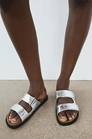 METALLIC EFFECT FLAT SANDALS