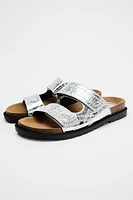 METALLIC EFFECT FLAT SANDALS