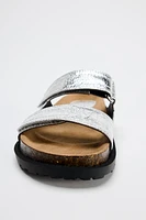 METALLIC EFFECT FLAT SANDALS